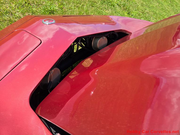 Chevrolet-Corvette-1973-Burgundy-Saddle-4