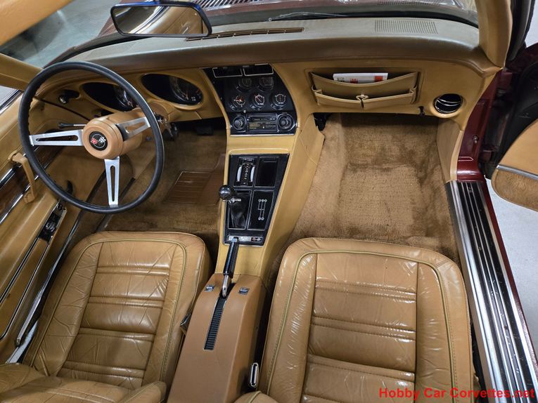 Chevrolet-Corvette-1973-Burgundy-Saddle-43