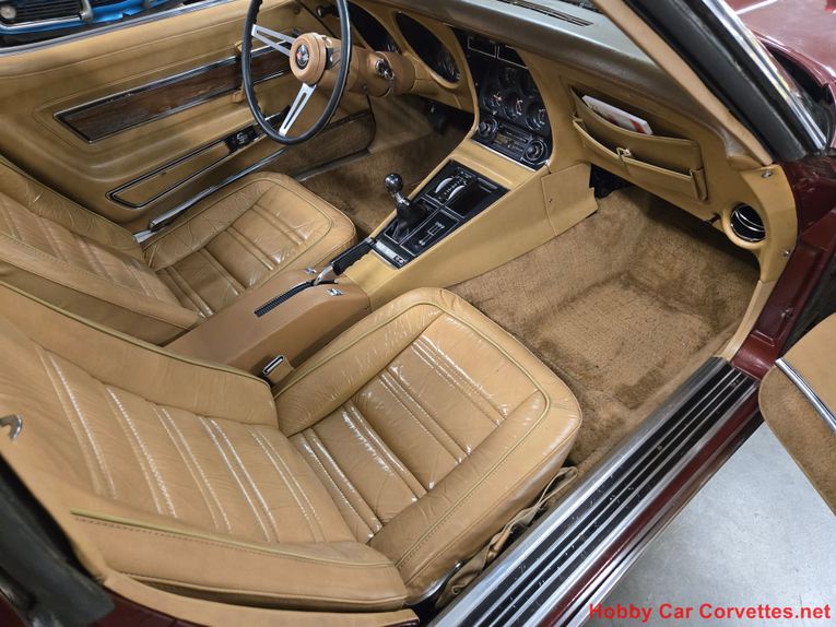 Chevrolet-Corvette-1973-Burgundy-Saddle-44