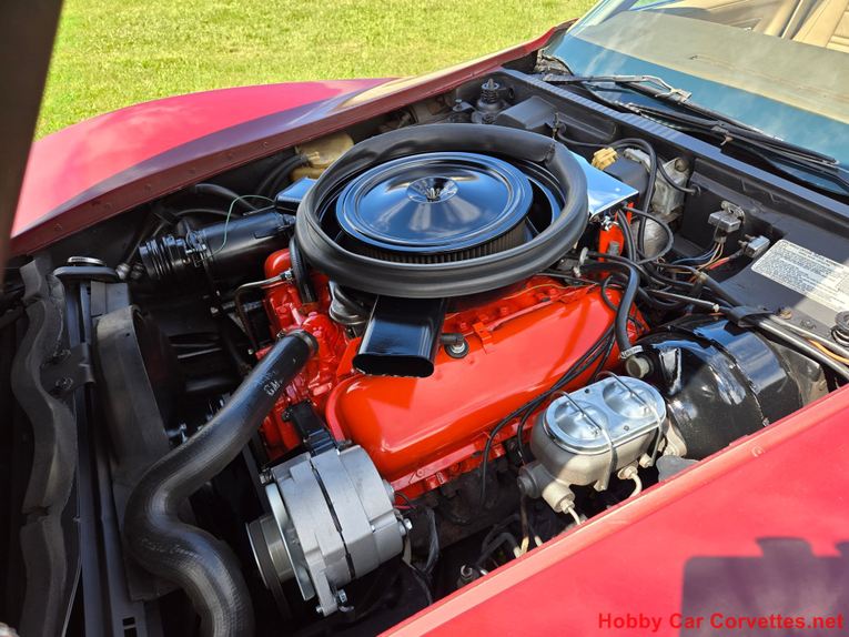 Chevrolet-Corvette-1973-Burgundy-Saddle-5