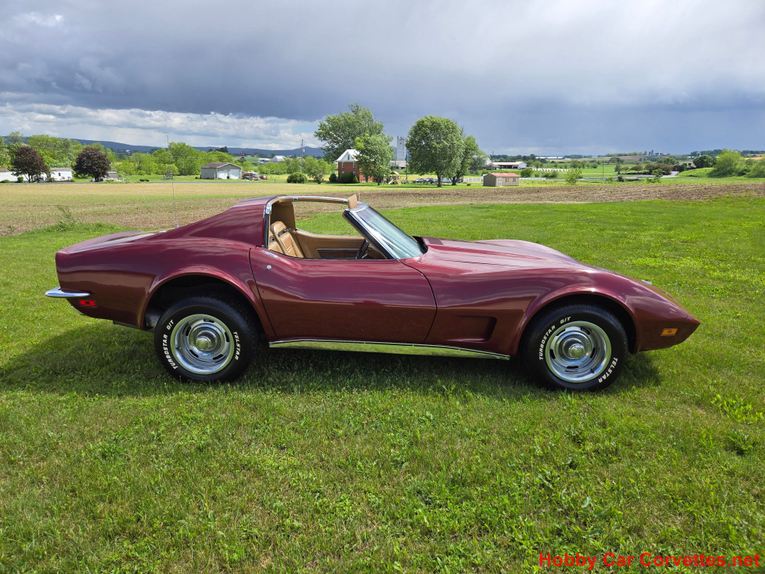 Chevrolet-Corvette-1973-Burgundy-Saddle-6