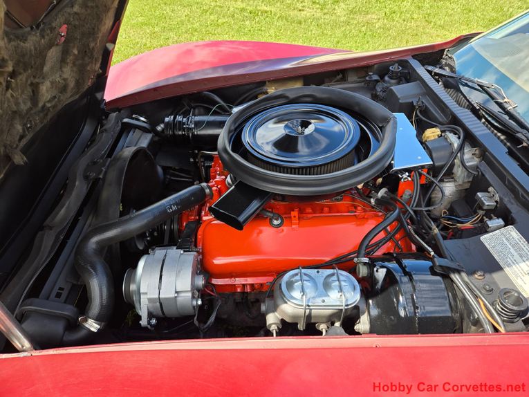 Chevrolet-Corvette-1973-Burgundy-Saddle-9