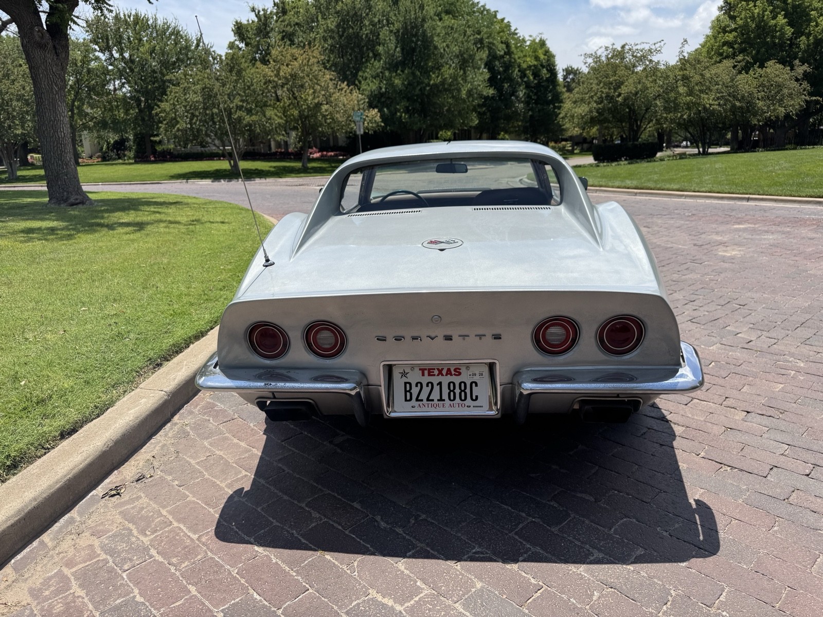 Chevrolet-Corvette-1973-Coupe-2