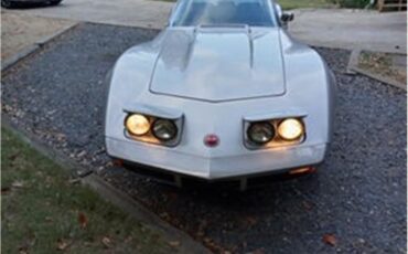 Chevrolet-Corvette-1973-Gray-Red-11