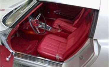 Chevrolet-Corvette-1973-Gray-Red-4