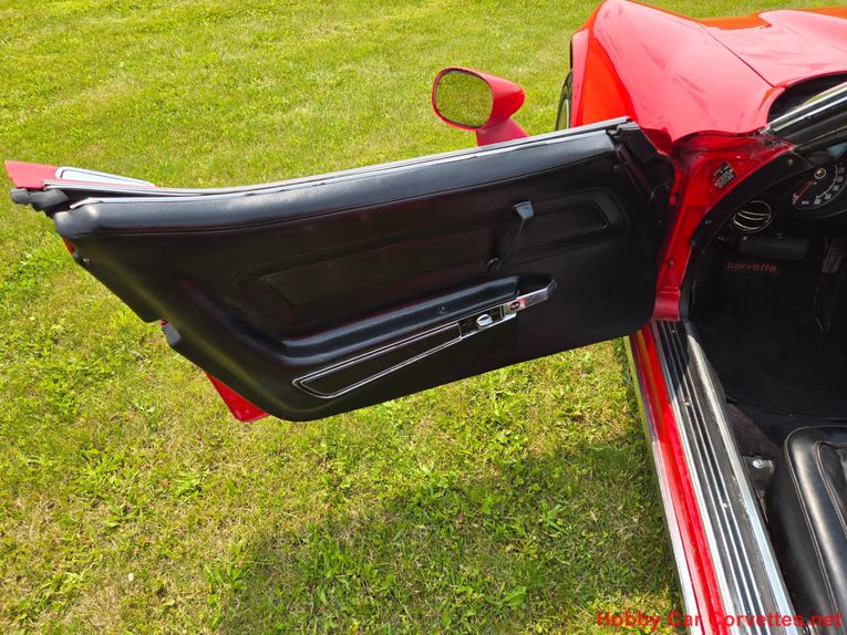 Chevrolet-Corvette-1973-Red-BlACK-8