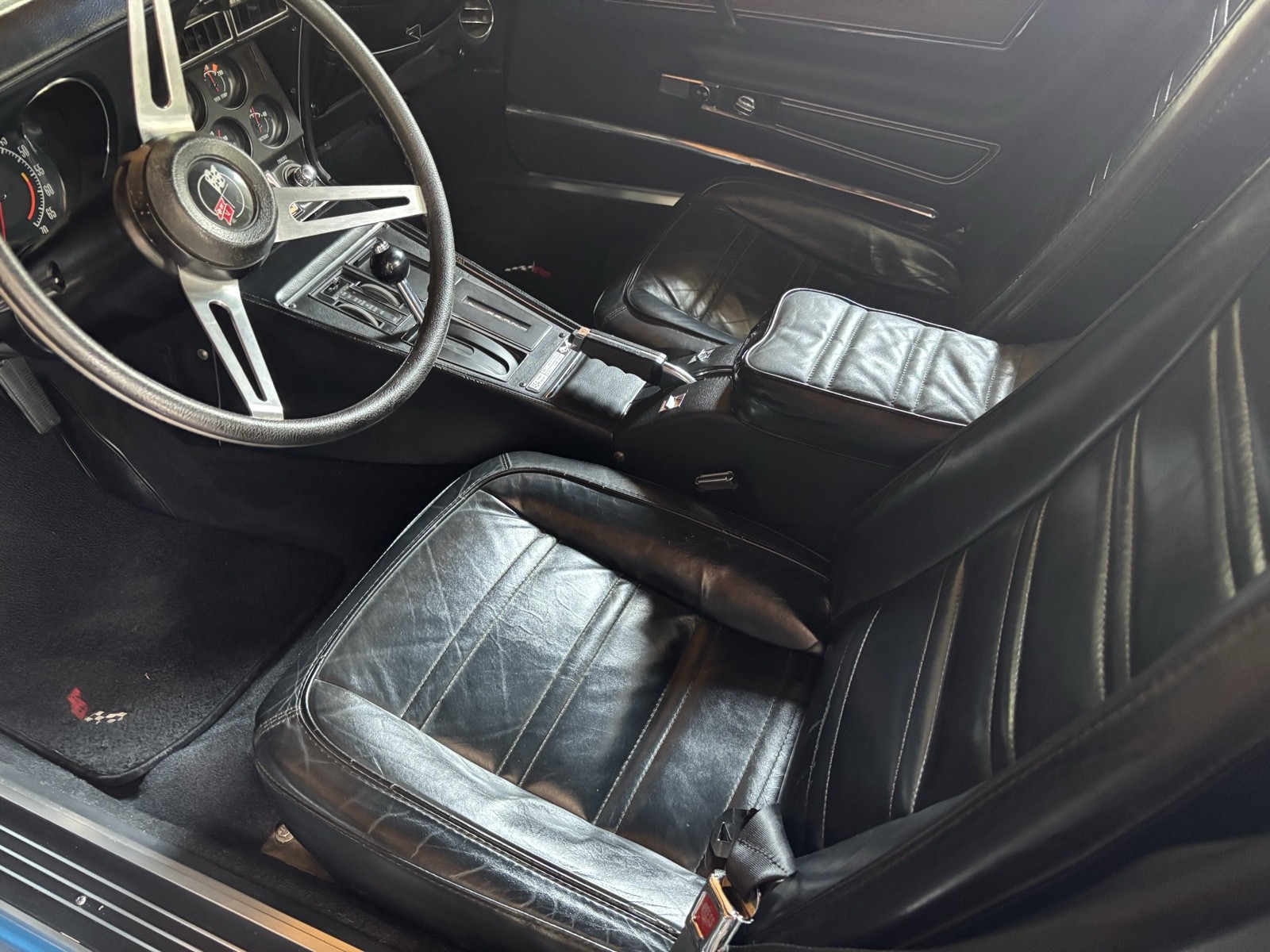 Chevrolet-Corvette-1974-13