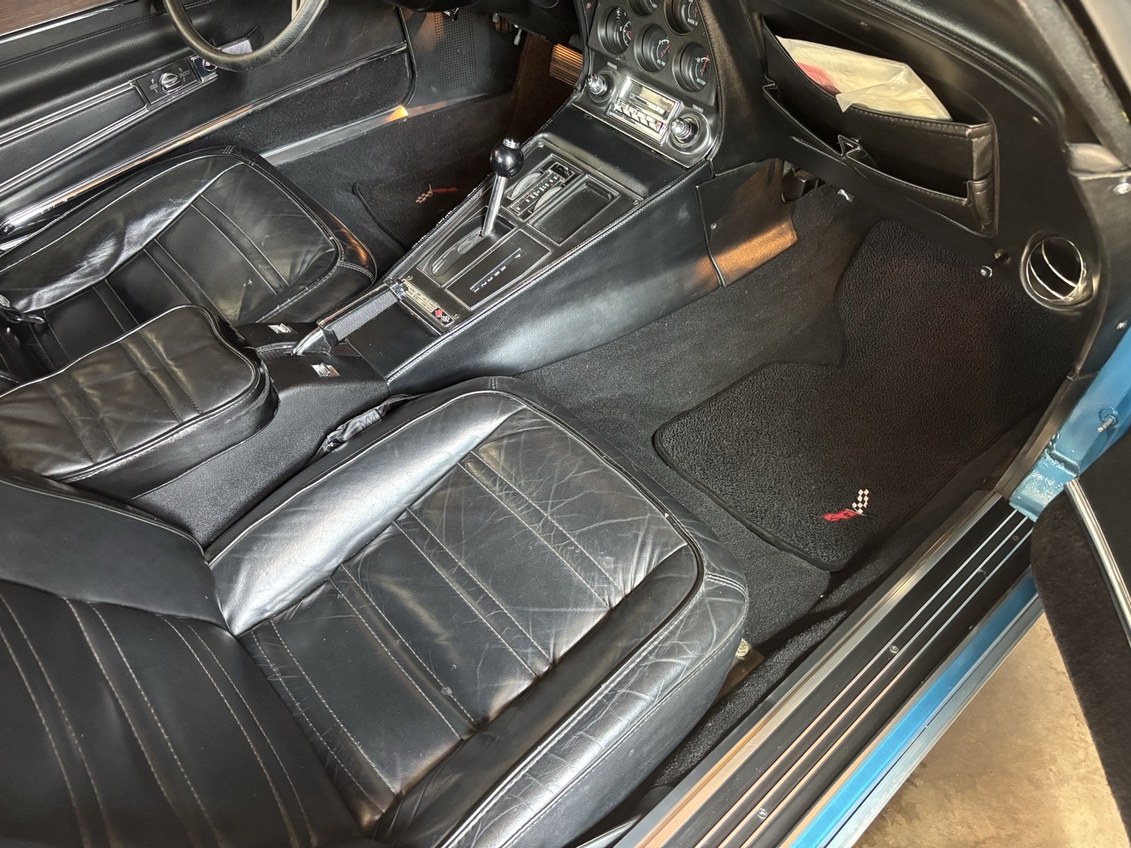 Chevrolet-Corvette-1974-15