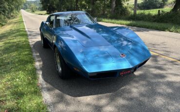 Chevrolet-Corvette-1974-2