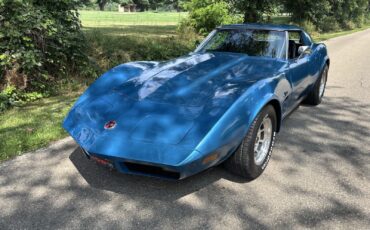 Chevrolet-Corvette-1974-3