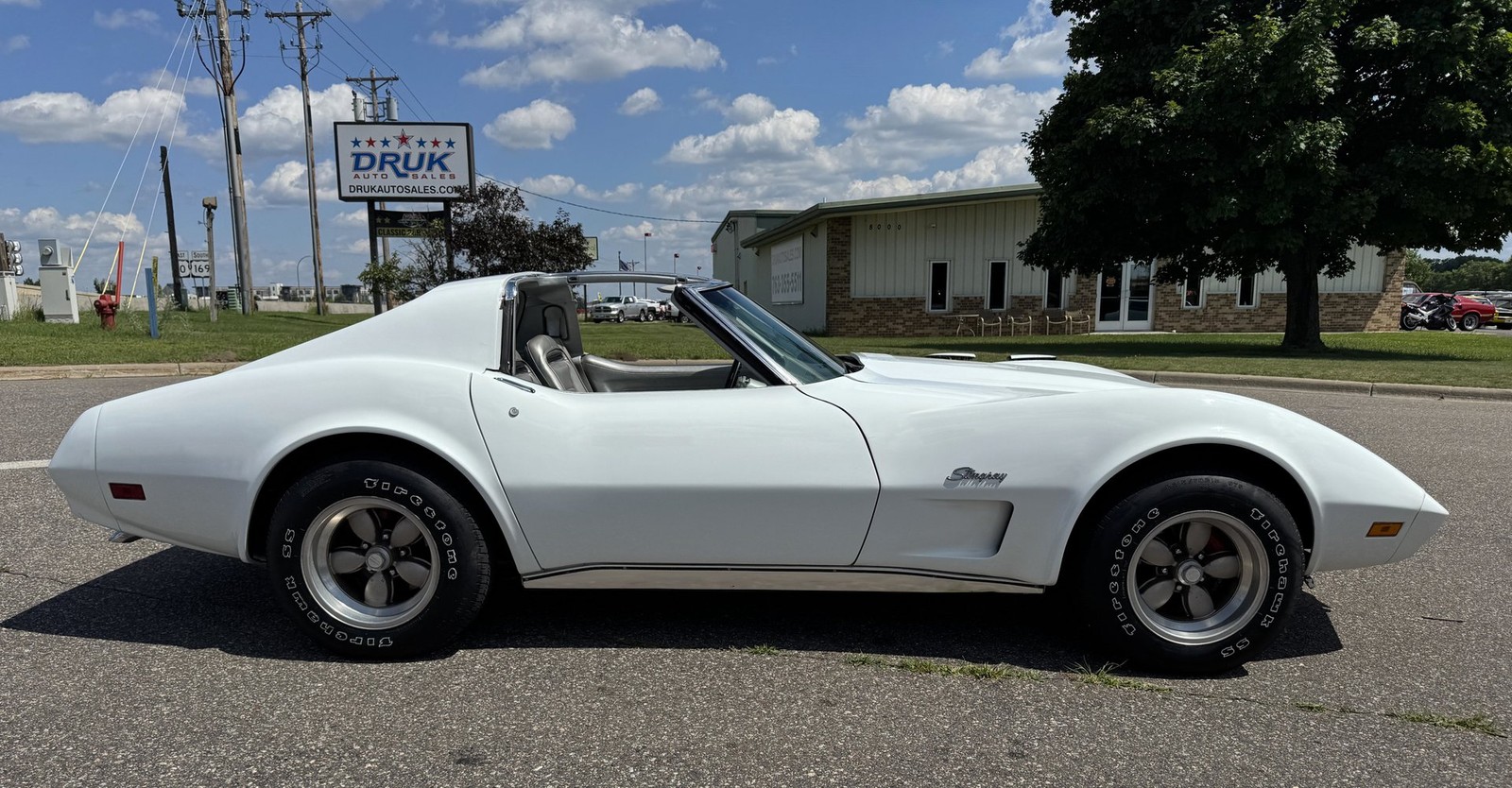 Chevrolet-Corvette-1974-Coupe-1