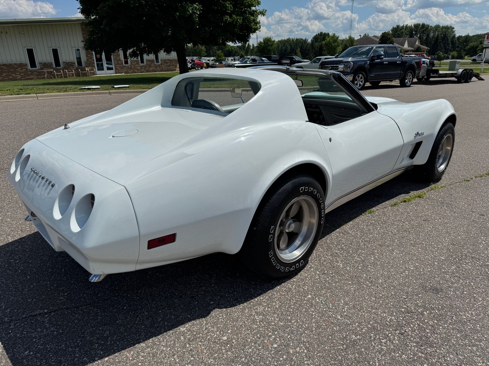 Chevrolet-Corvette-1974-Coupe-2