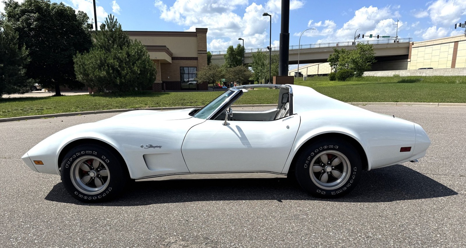 Chevrolet-Corvette-1974-Coupe-4