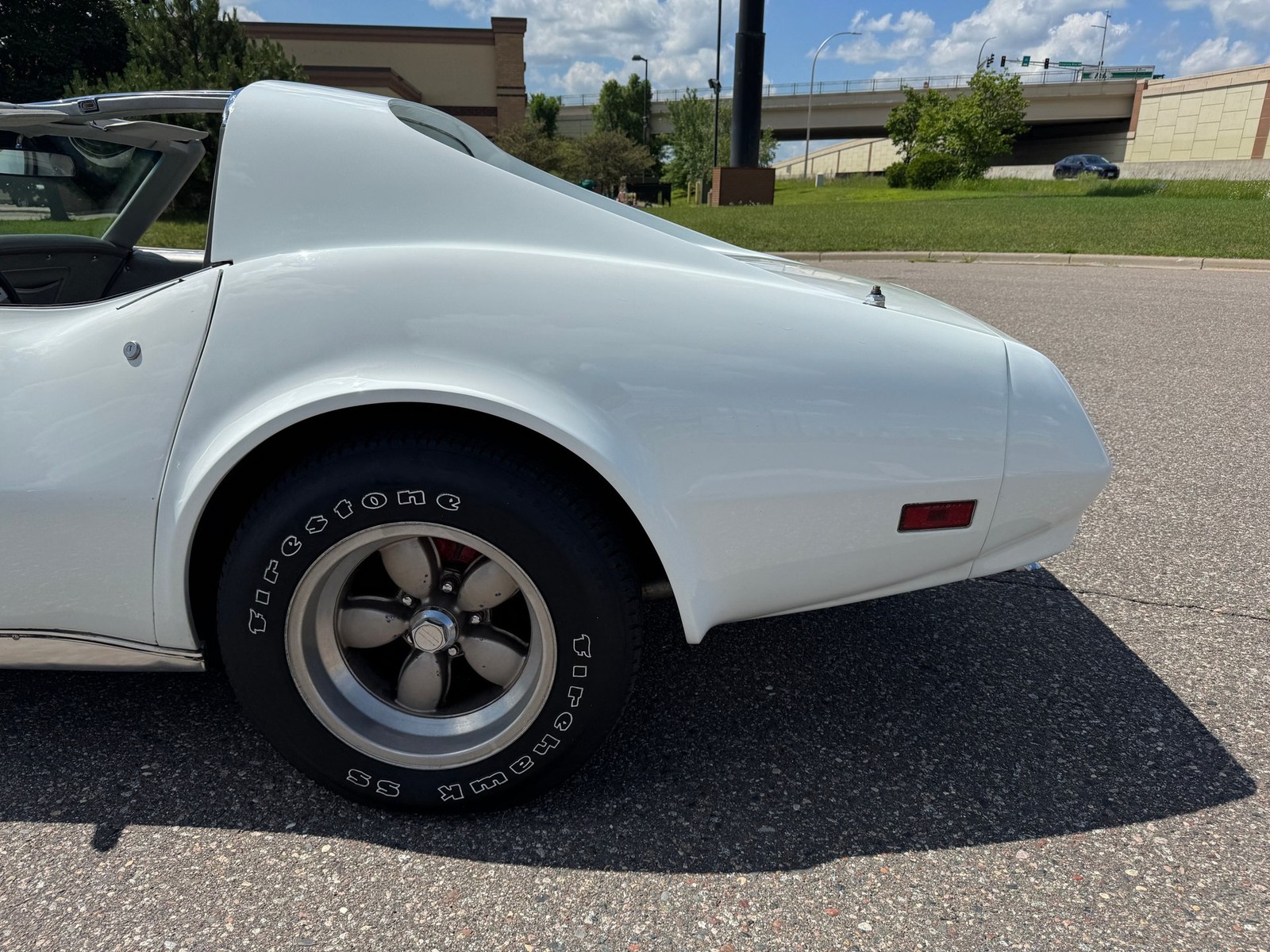 Chevrolet-Corvette-1974-Coupe-8