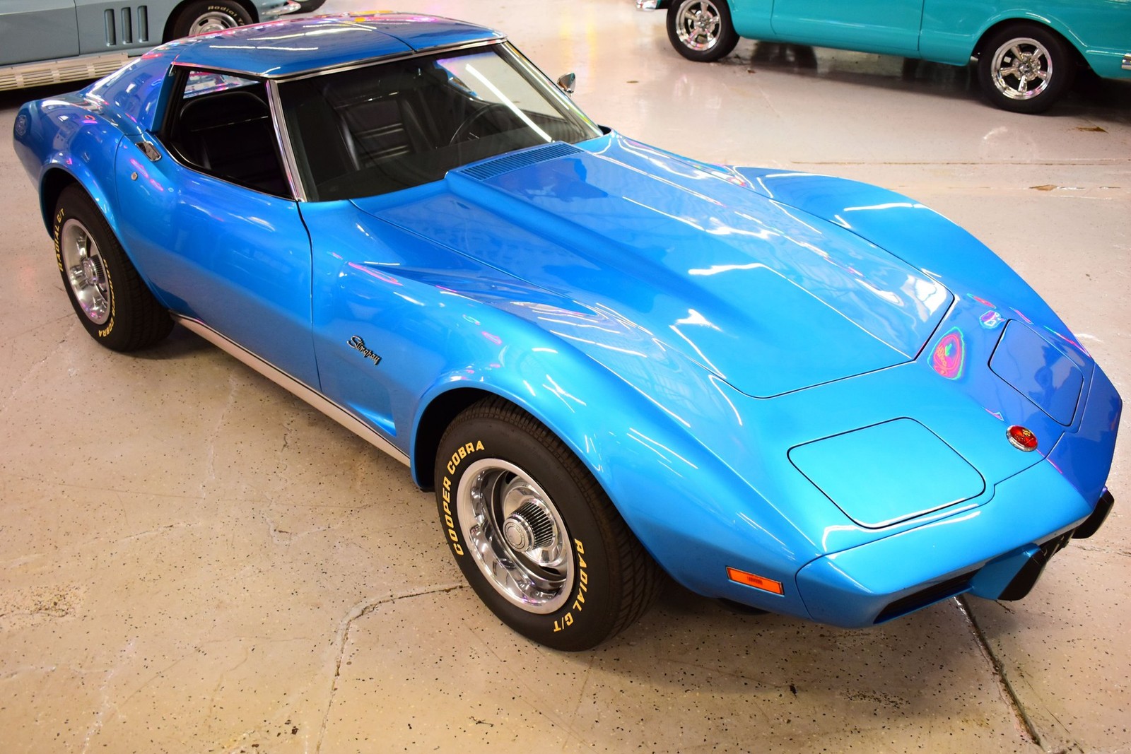 Chevrolet-Corvette-1975-1