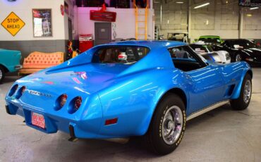 Chevrolet-Corvette-1975-10