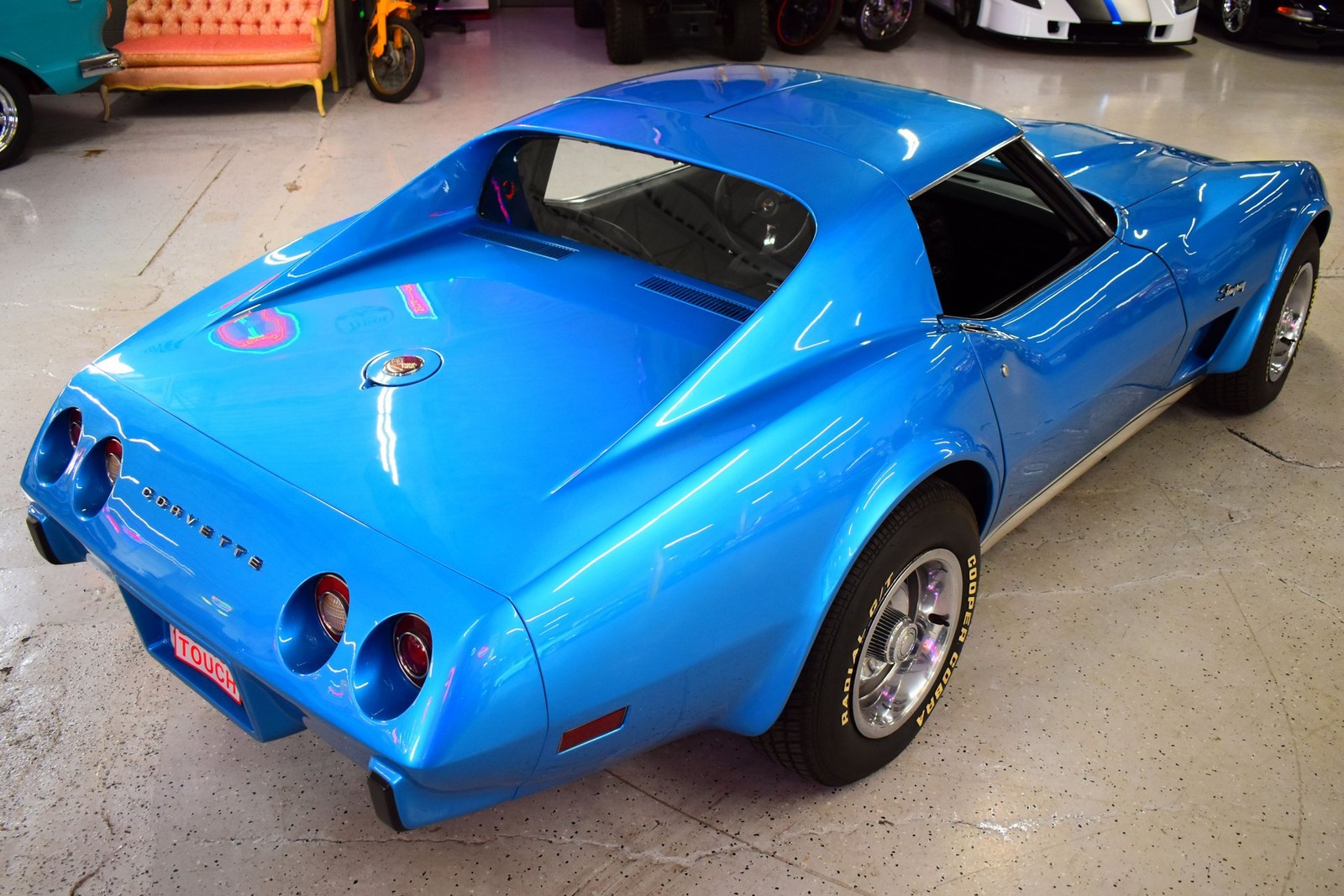 Chevrolet-Corvette-1975-11