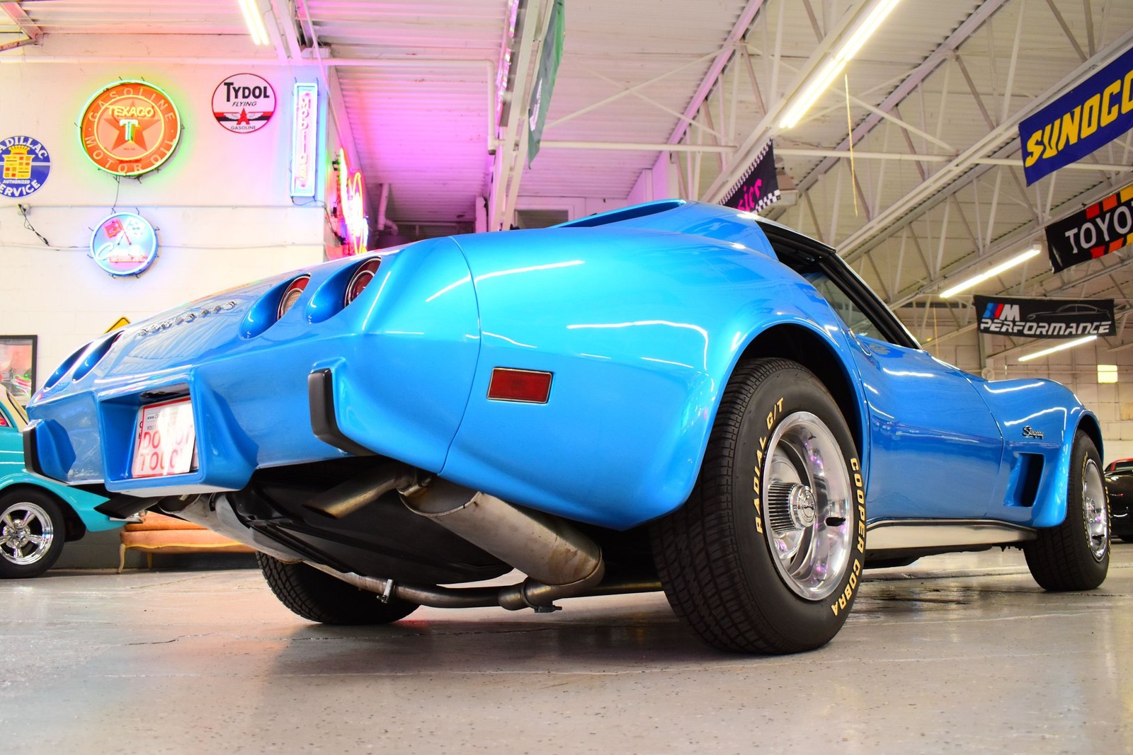 Chevrolet-Corvette-1975-12