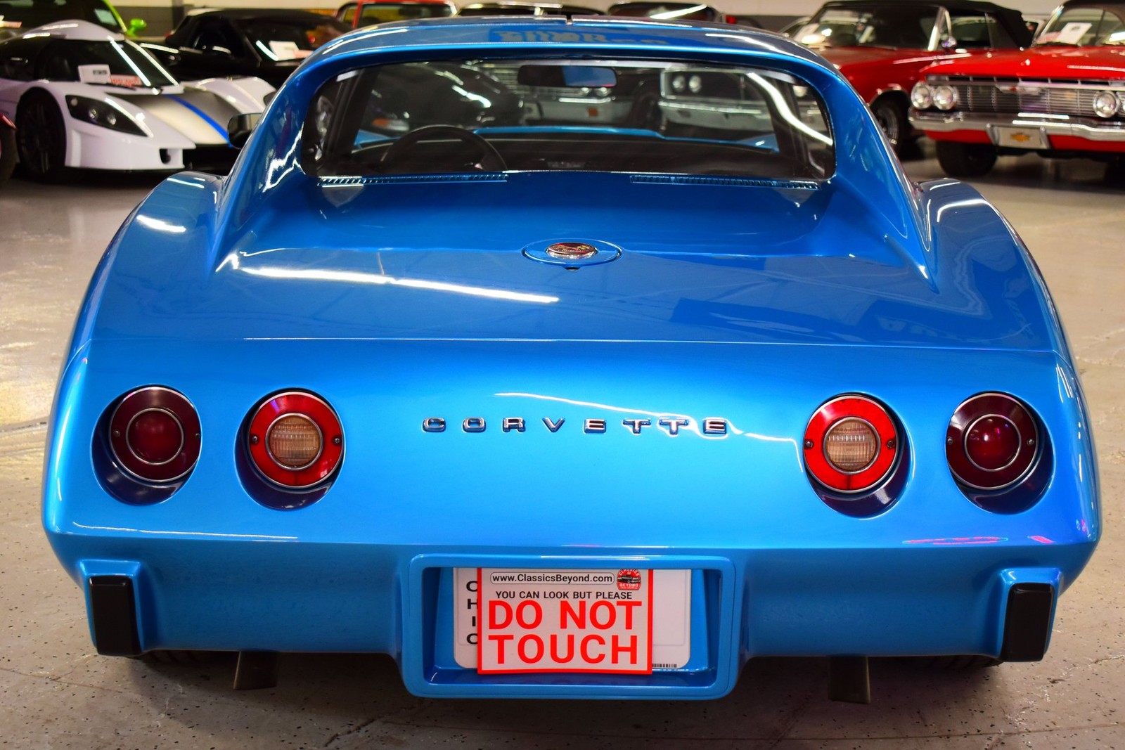 Chevrolet-Corvette-1975-13