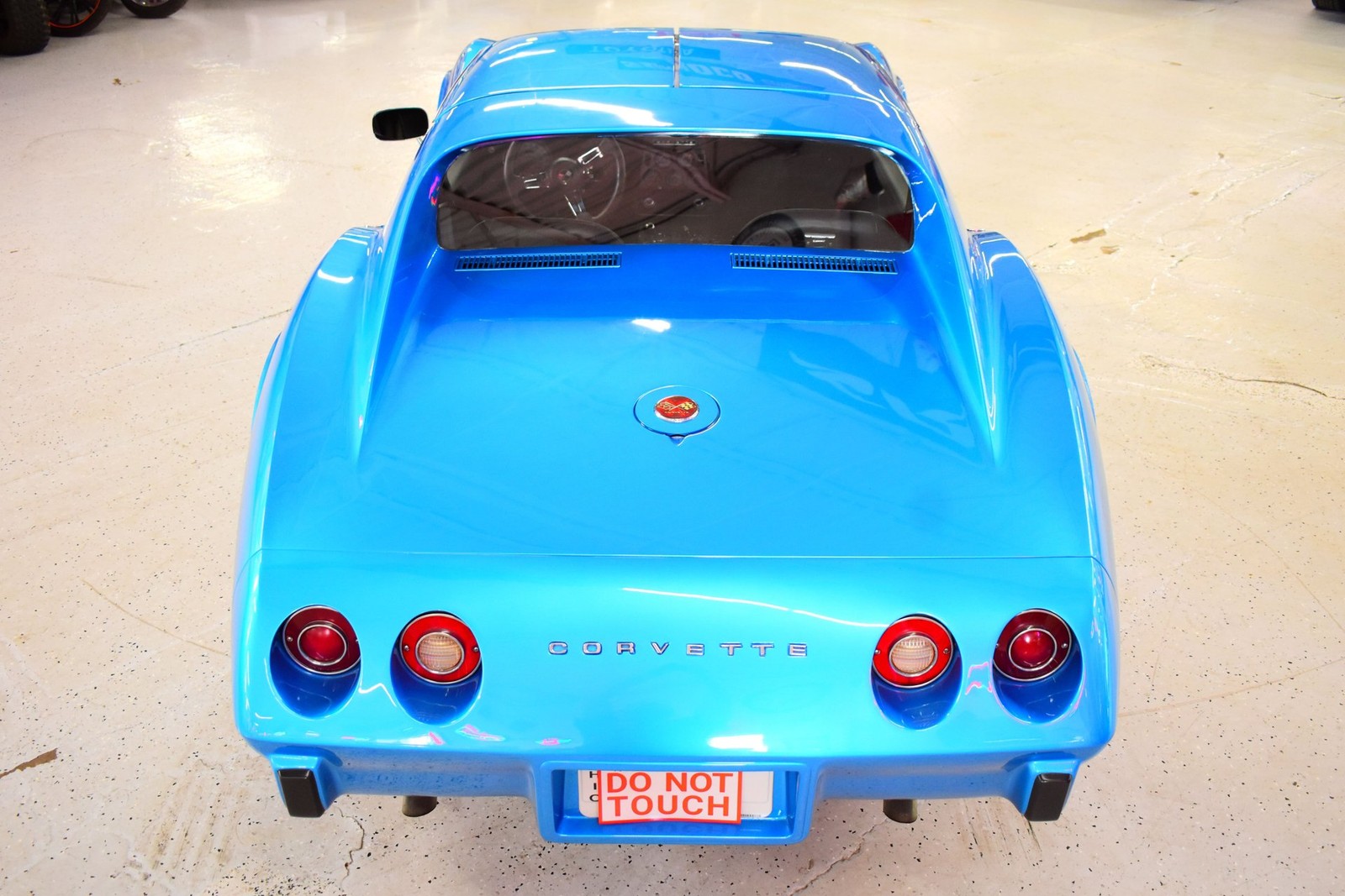 Chevrolet-Corvette-1975-14