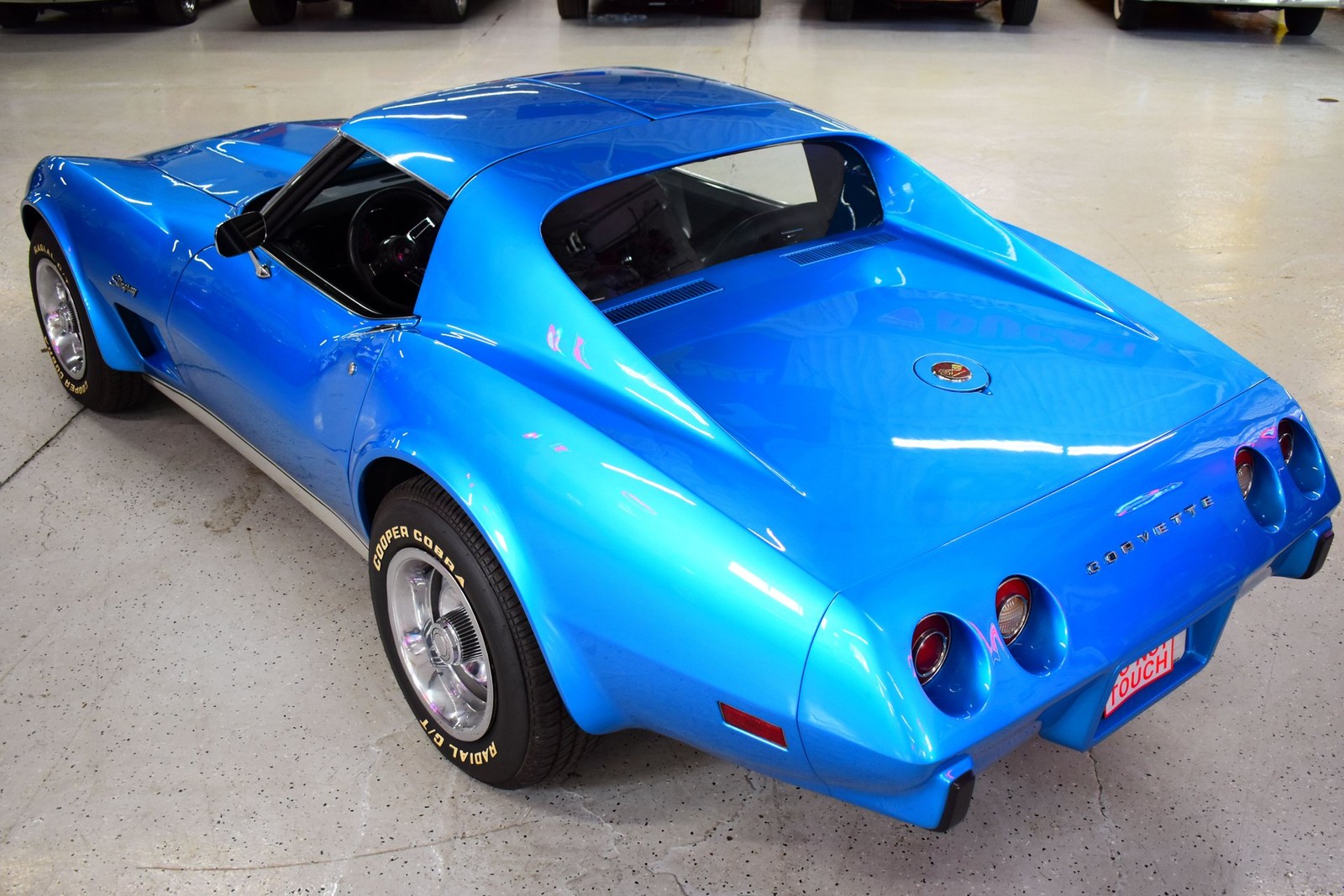 Chevrolet-Corvette-1975-17