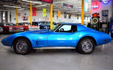 Chevrolet-Corvette-1975-19