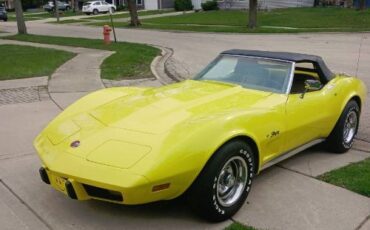 Chevrolet-Corvette-1975-2