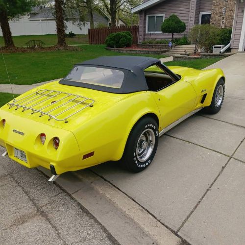 Chevrolet-Corvette-1975