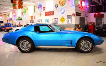 Chevrolet-Corvette-1975-3