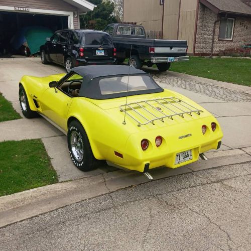 Chevrolet-Corvette-1975-3