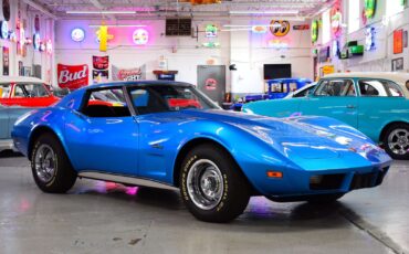 Chevrolet-Corvette-1975