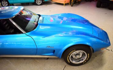 Chevrolet-Corvette-1975-4