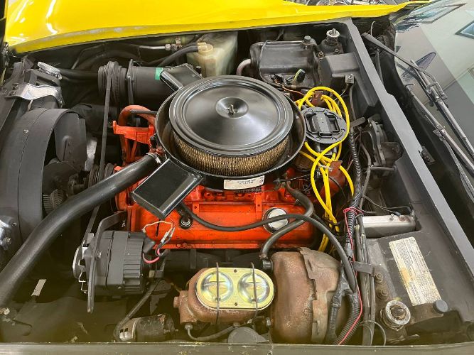Chevrolet-Corvette-1975-4