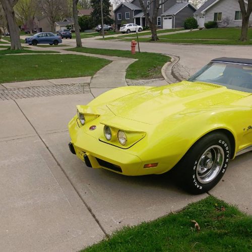 Chevrolet-Corvette-1975-4