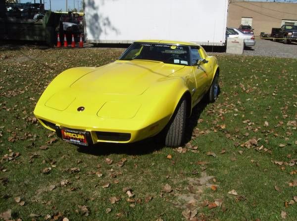 Chevrolet-Corvette-1975-5