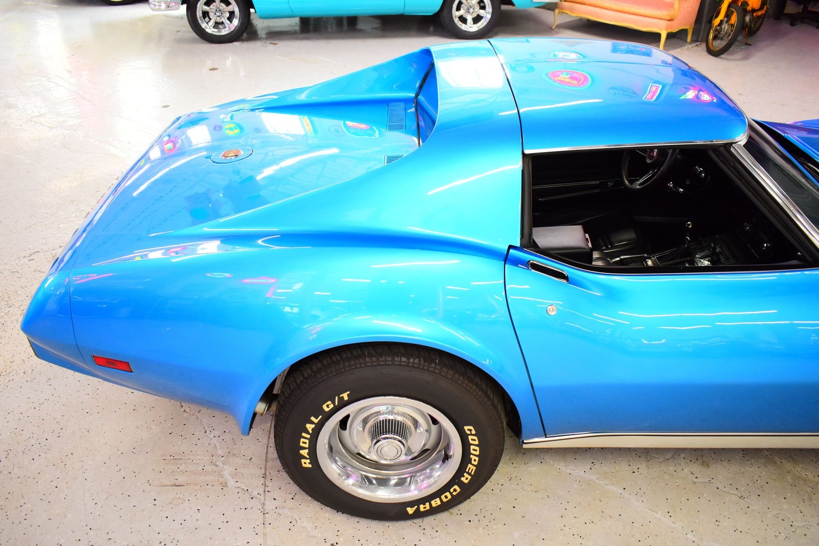 Chevrolet-Corvette-1975-6