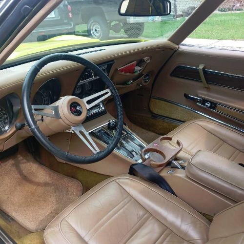 Chevrolet-Corvette-1975-7