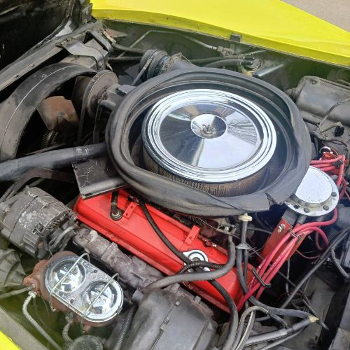 Chevrolet-Corvette-1975-9