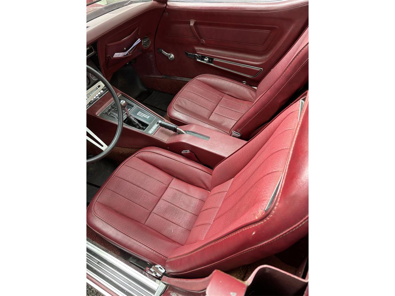 Chevrolet-Corvette-1975-Burgundy-Burgundy-2