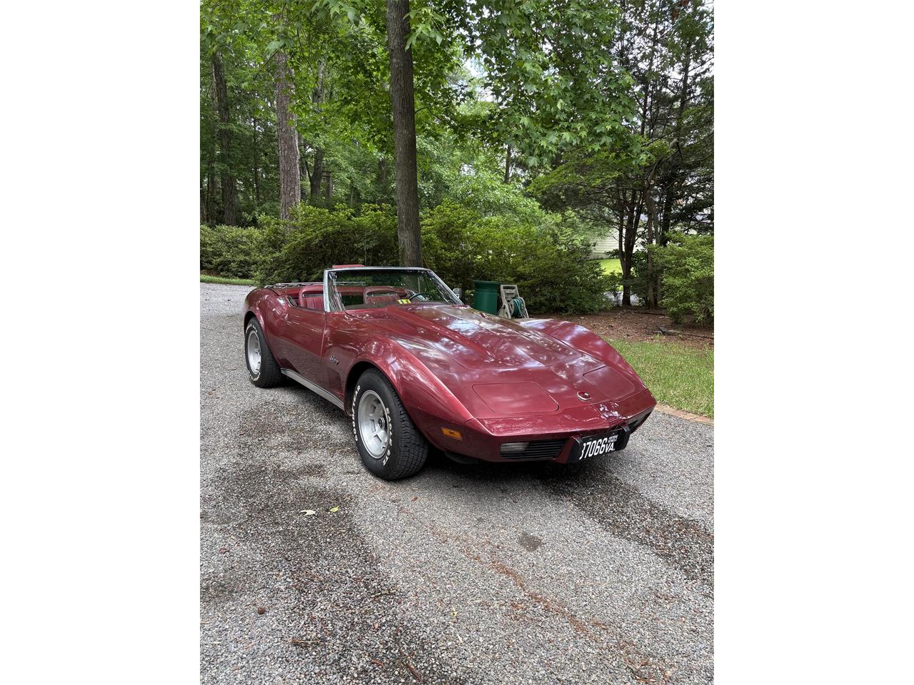 Chevrolet-Corvette-1975-Burgundy-Burgundy