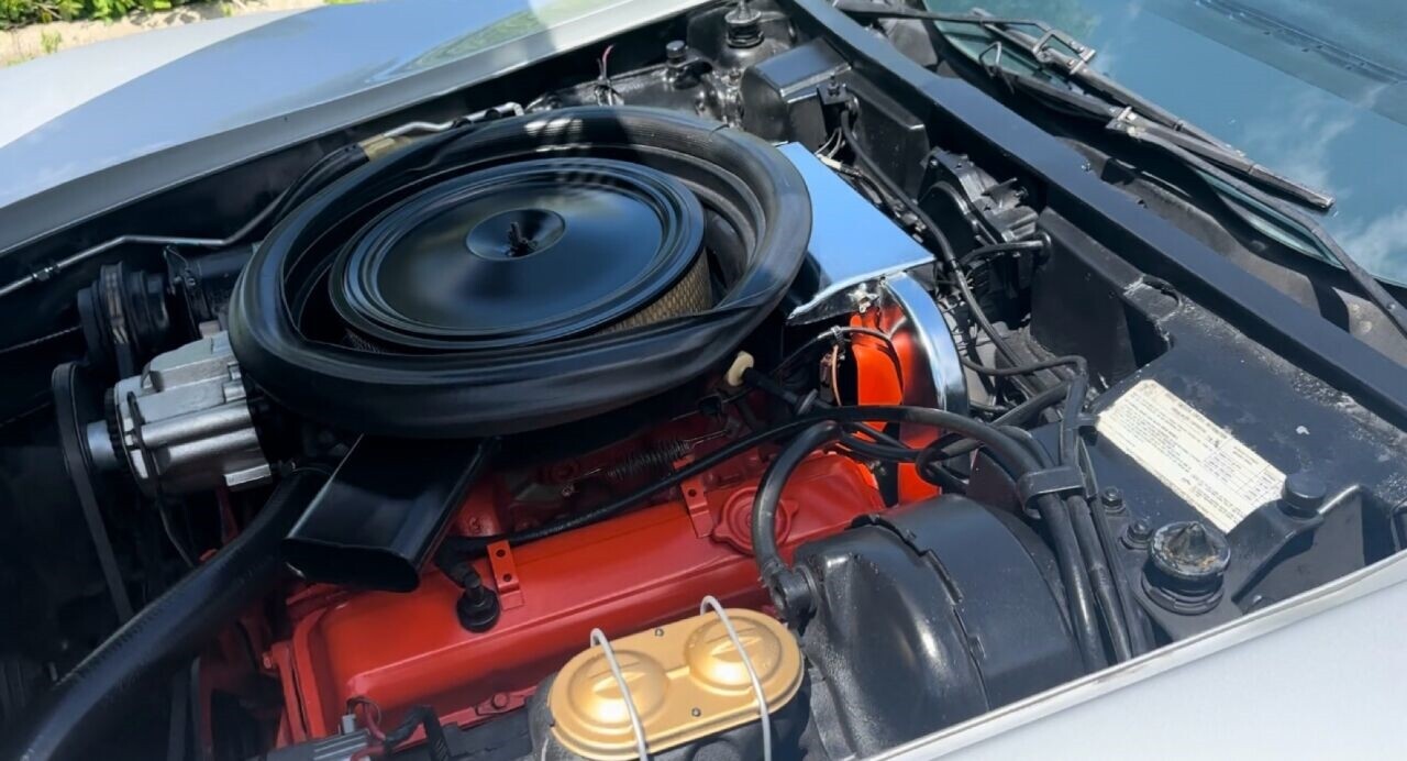 Chevrolet-Corvette-1975-Convertible-1