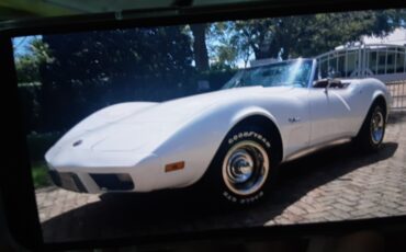 Chevrolet-Corvette-1975-Convertible-3