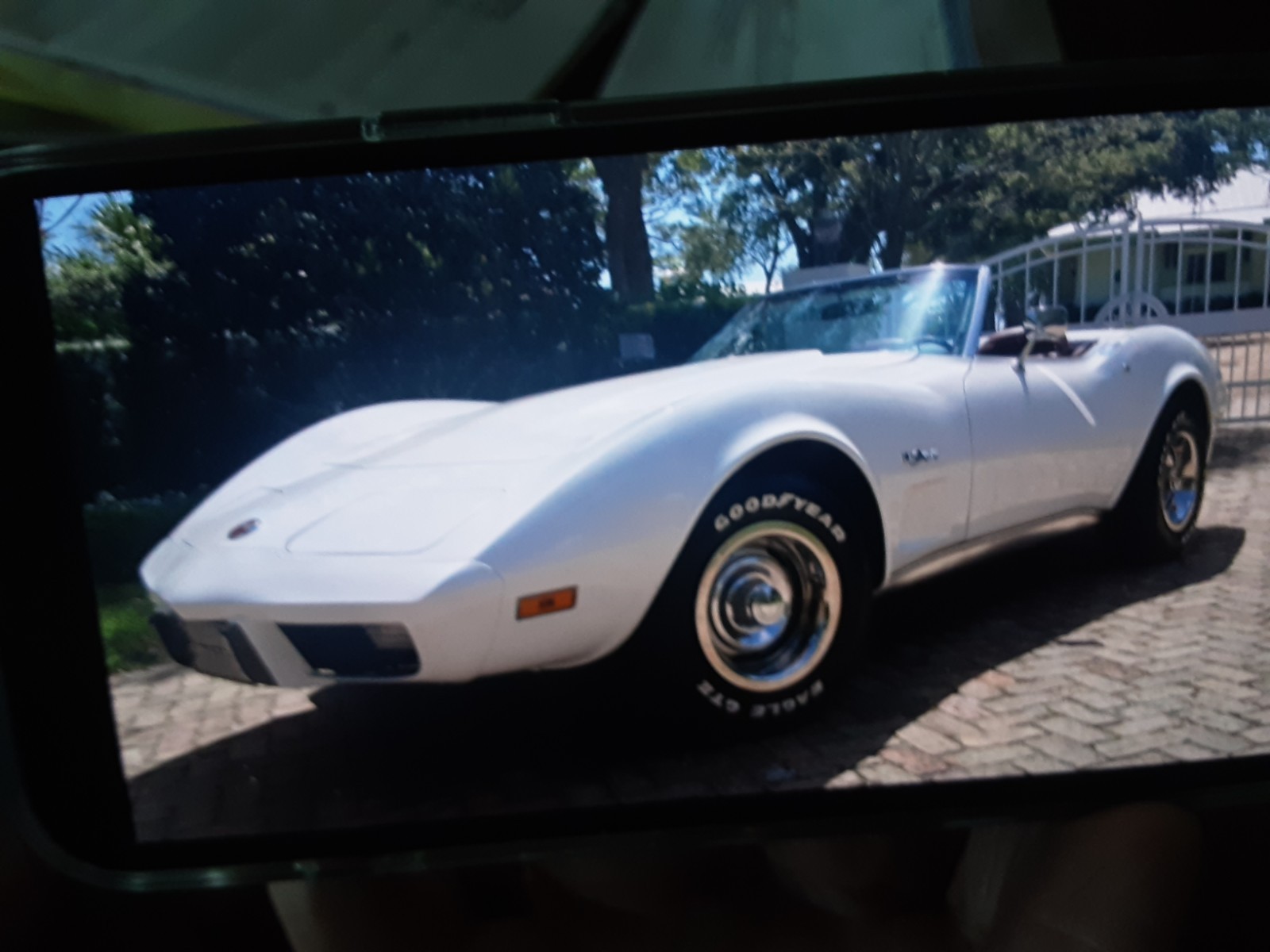 Chevrolet-Corvette-1975-Convertible-3