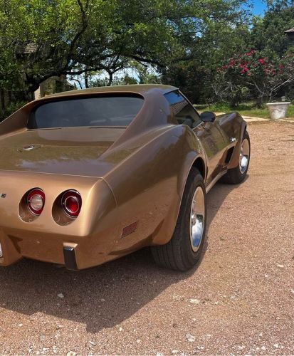 Chevrolet-Corvette-1975-Gold-Tan-1
