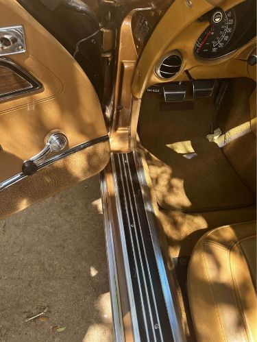 Chevrolet-Corvette-1975-Gold-Tan-4