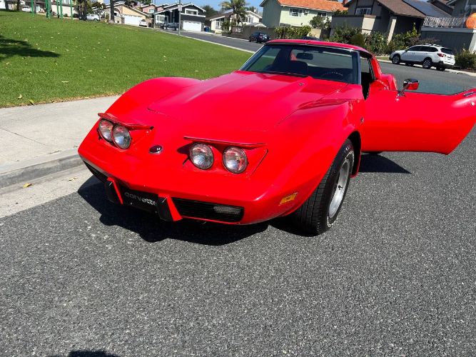 Chevrolet-Corvette-1975-Red-9