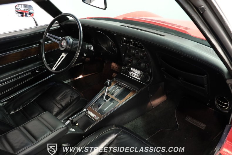 Chevrolet-Corvette-1975-Red-Black-49