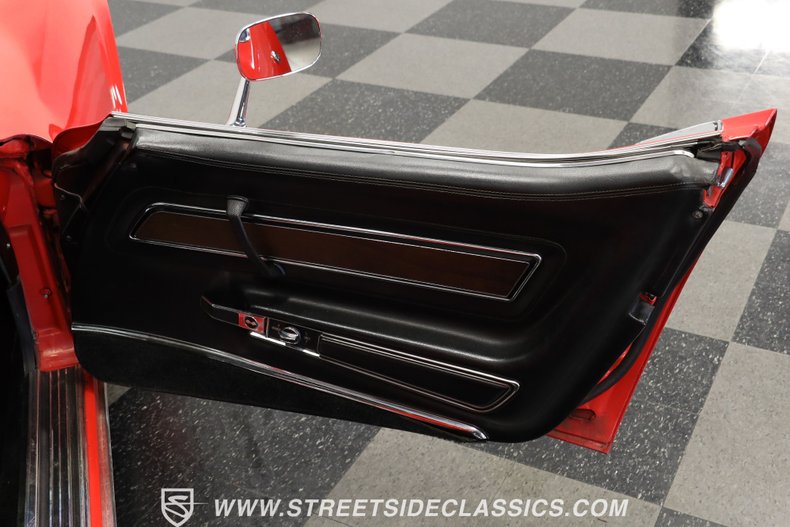 Chevrolet-Corvette-1975-Red-Black-6