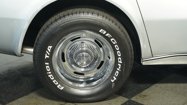 Chevrolet-Corvette-1975-Silver-Metallic-Silver-10