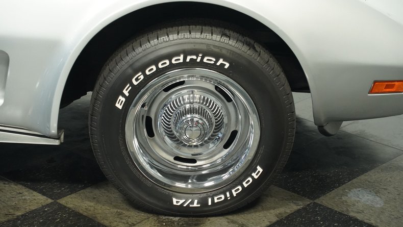 Chevrolet-Corvette-1975-Silver-Metallic-Silver-11
